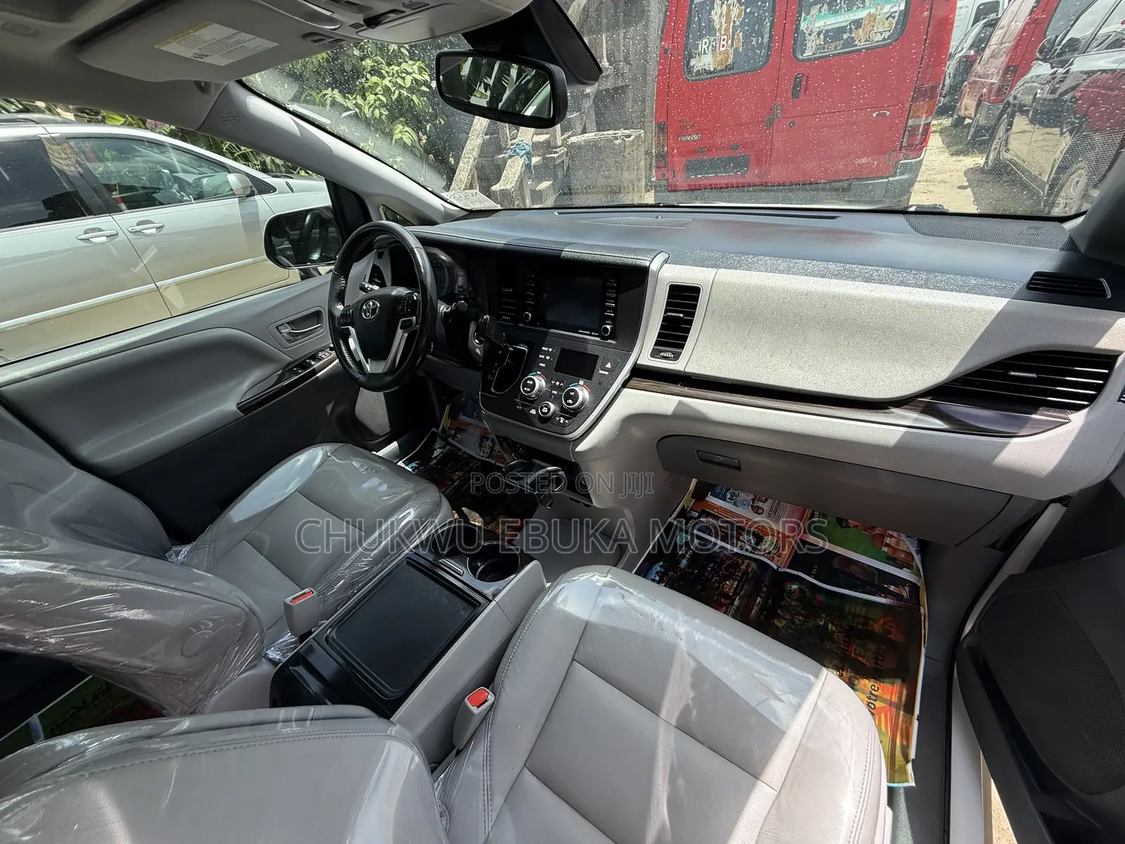 Toyota Sienna XLE Premium 8 Passenger FWD 2020 White