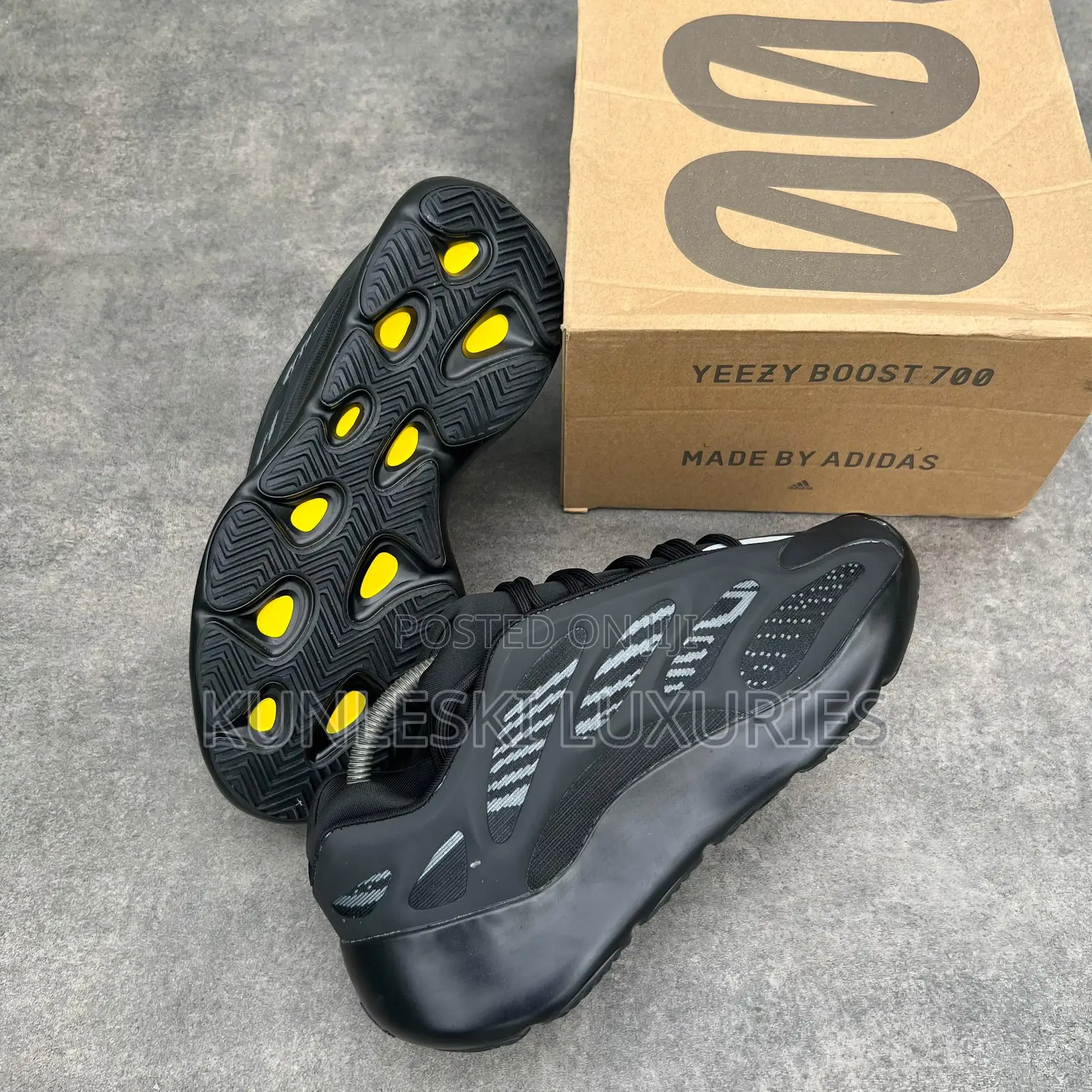 Original Adidas Yeezy Boost 700 V3 Alvah Sneakers