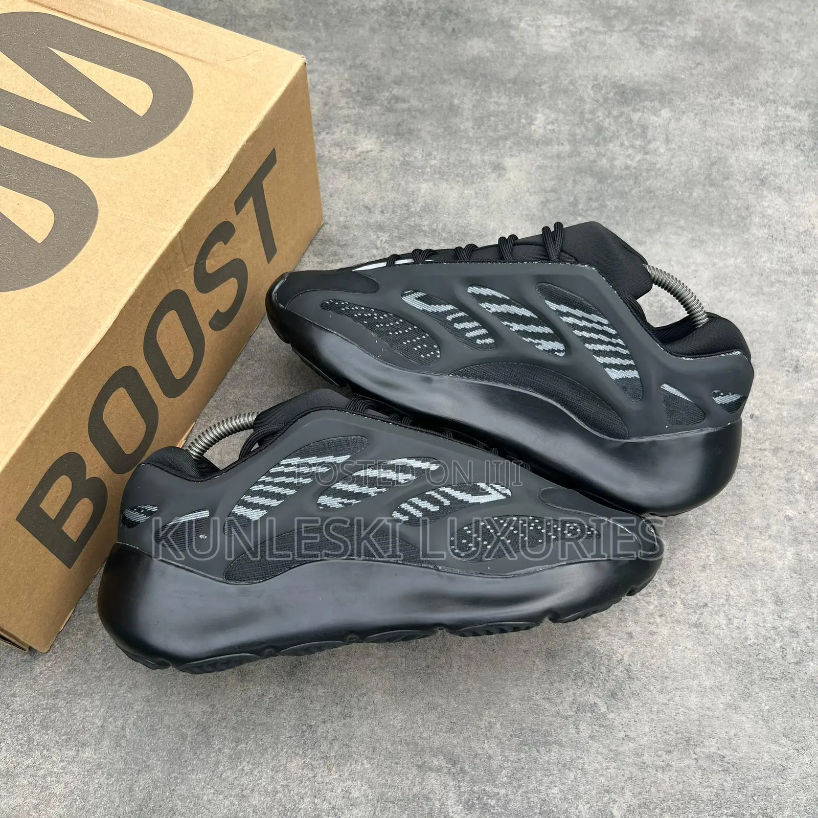 Original Adidas Yeezy Boost 700 V3 Alvah Sneakers