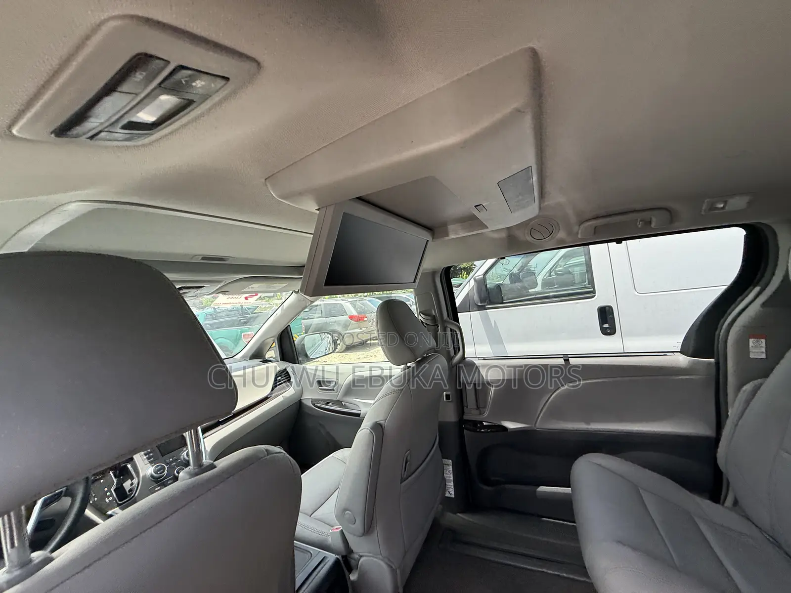 Toyota Sienna XLE AWD (3.5L 6cyl 8A) 2018 Silver