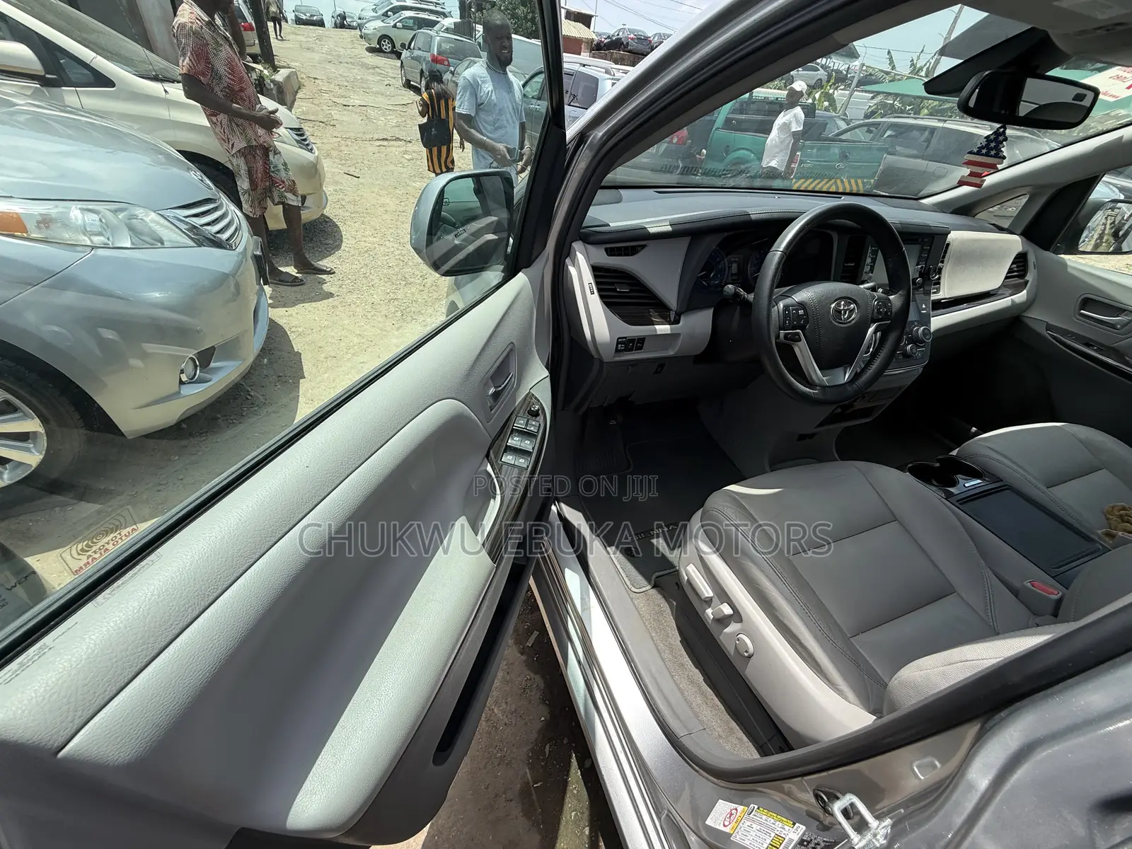 Toyota Sienna XLE AWD (3.5L 6cyl 8A) 2018 Silver