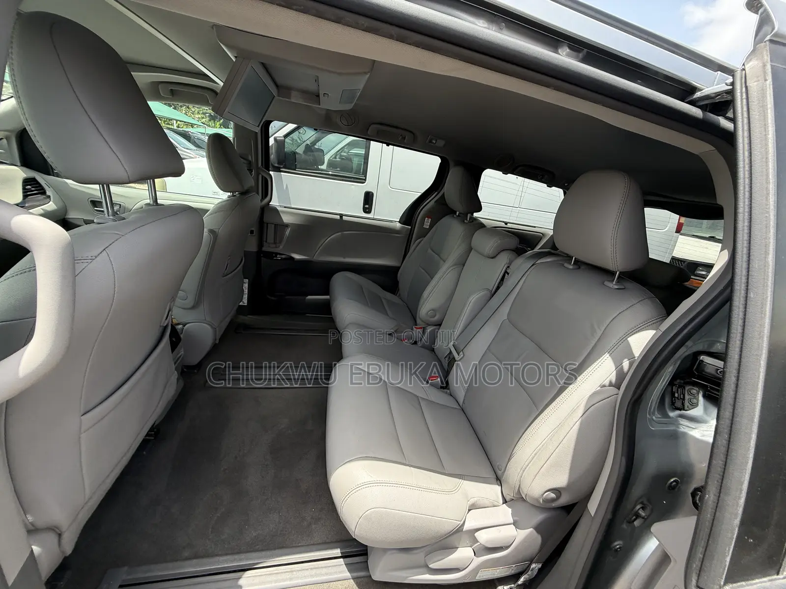 Toyota Sienna XLE AWD (3.5L 6cyl 8A) 2018 Silver