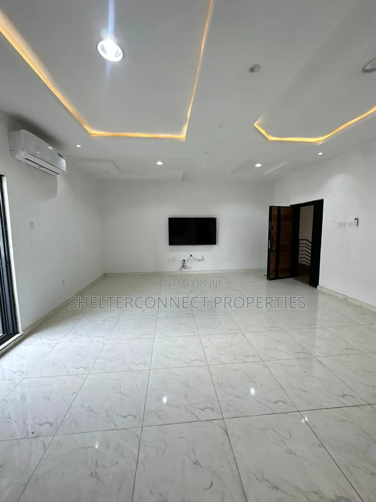 2bdrm Apartment in Lekki Phase 1 for rent
