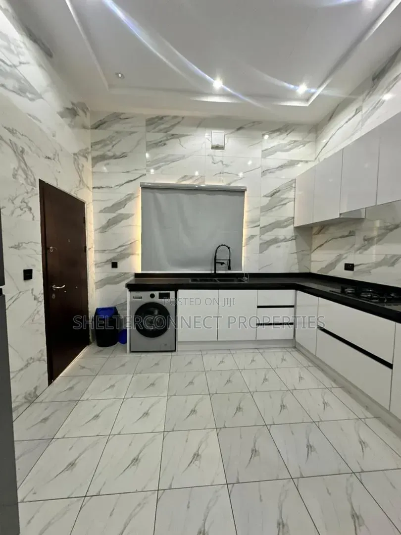Furnished 3bdrm Apartment in Lekki Phase 1 for rent