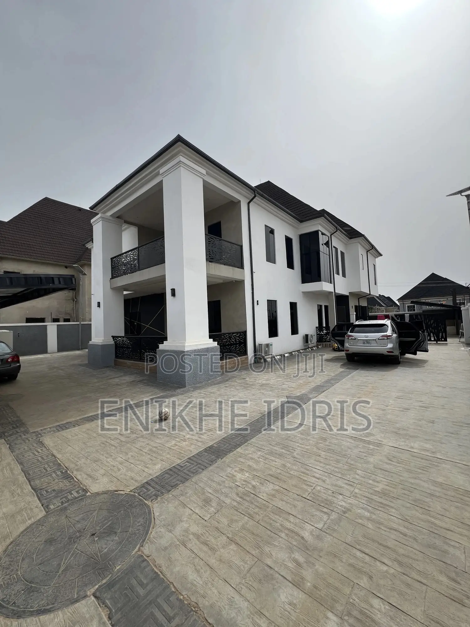 5bdrm Mansion in Light, Lugbe District for sale