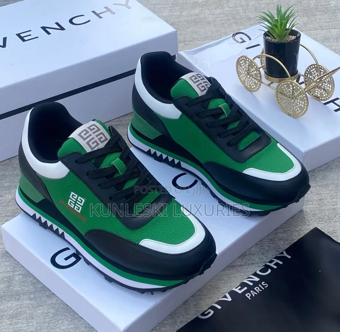 High Quality Givenchy Luxury Lace Up Sneakers Collections for Men