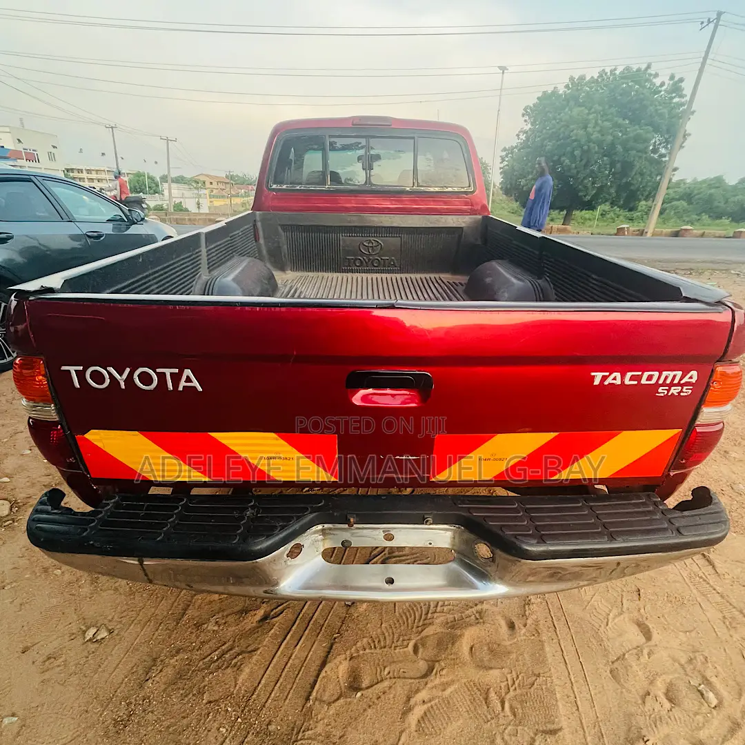 Toyota Tacoma 2000 Red