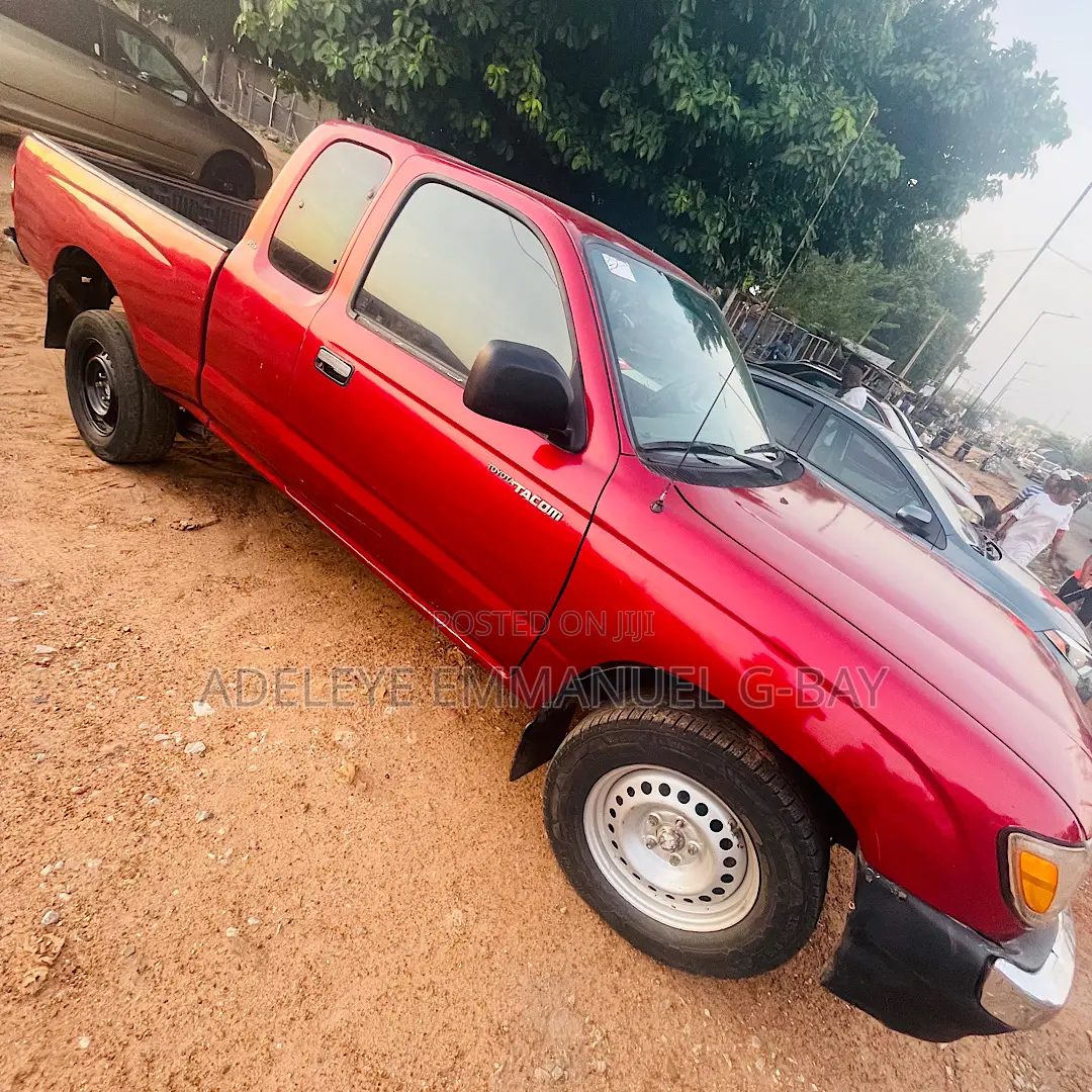 Toyota Tacoma 2000 Red