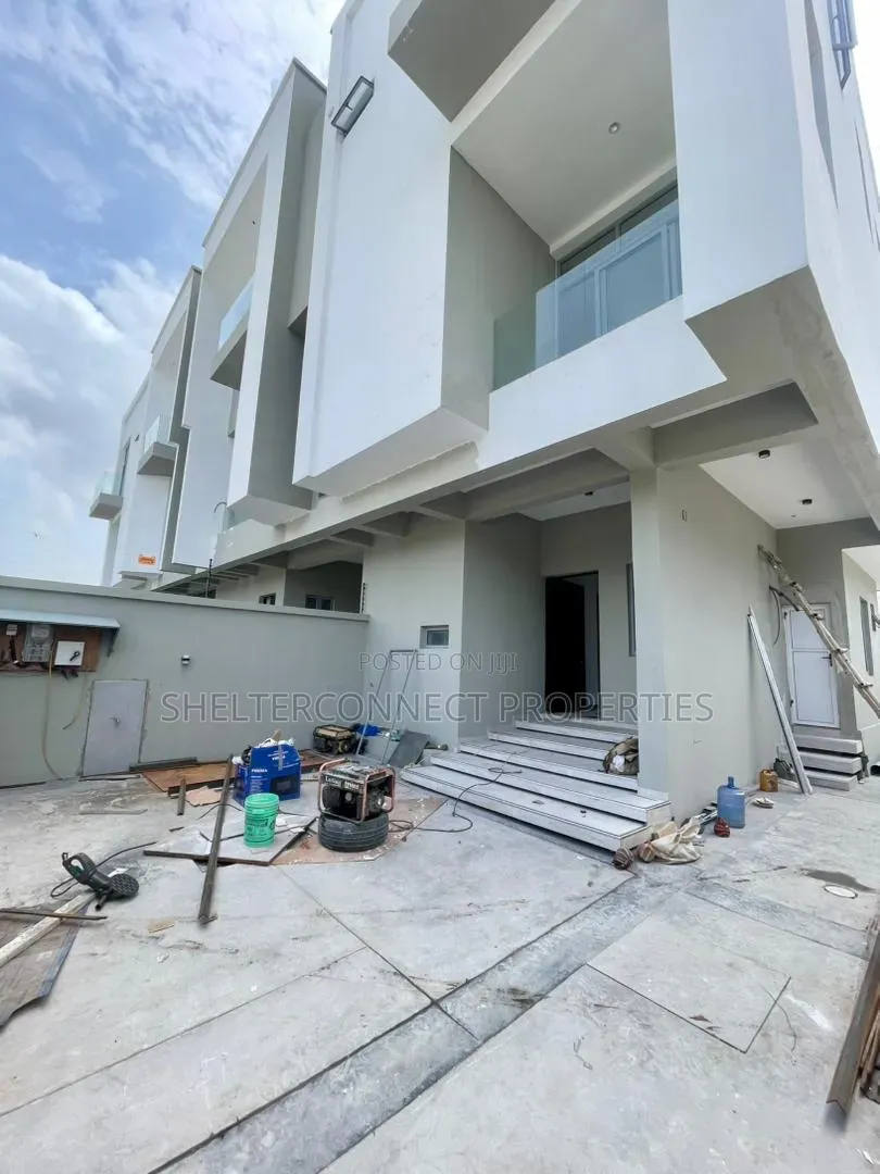 5bdrm Duplex in Lekki Phase 1 for sale