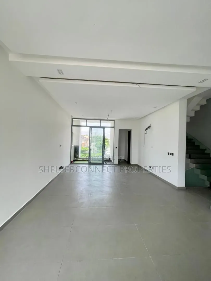 5bdrm Duplex in Lekki Phase 1 for sale