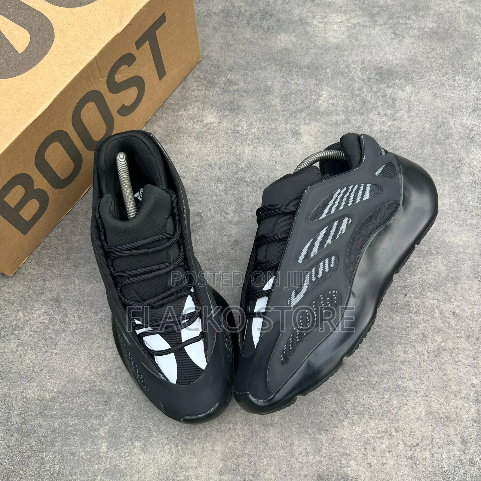 Original Adidas Yeezy 700 V3 Boost Sneakers