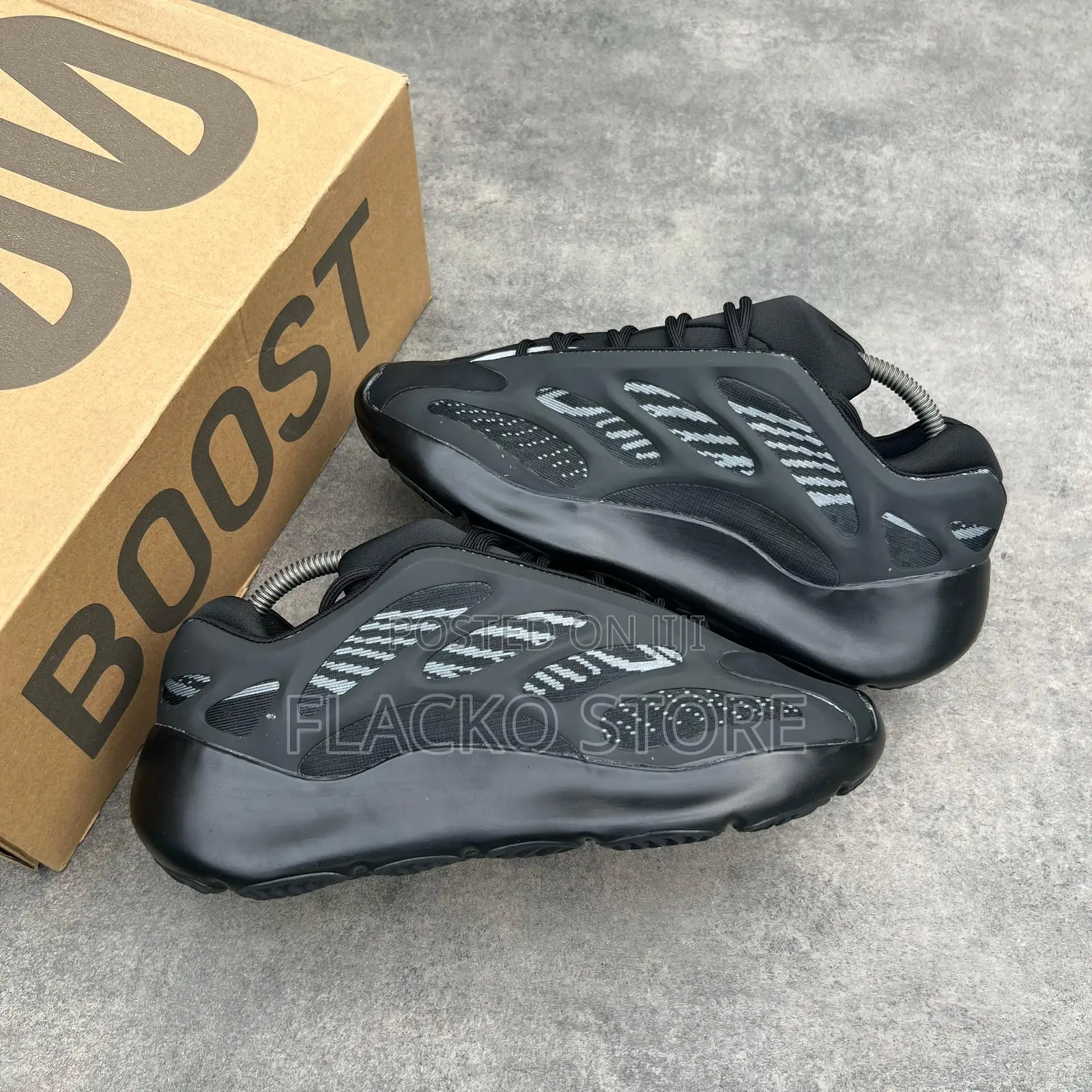 Original Adidas Yeezy 700 V3 Boost Sneakers