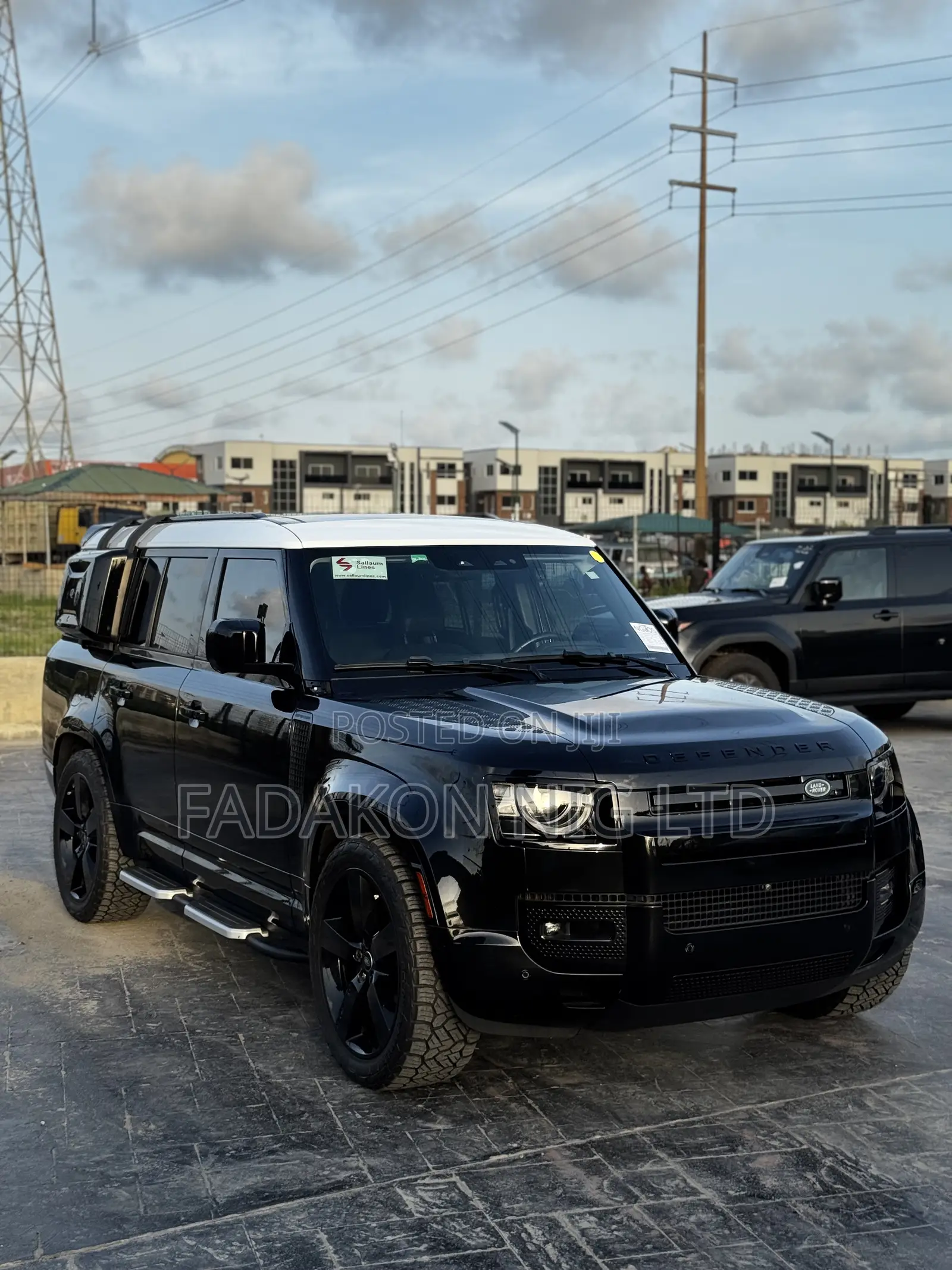 Land Rover Defender SE 2023 Black