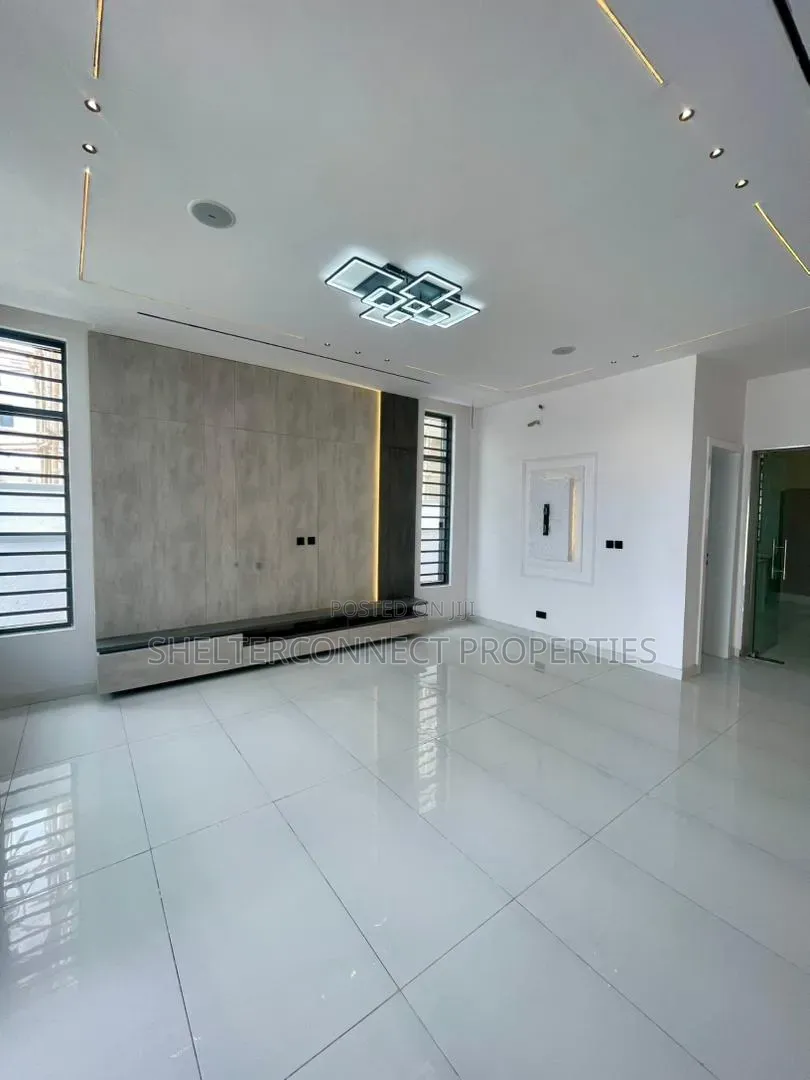 4bdrm Duplex in Ikota for sale