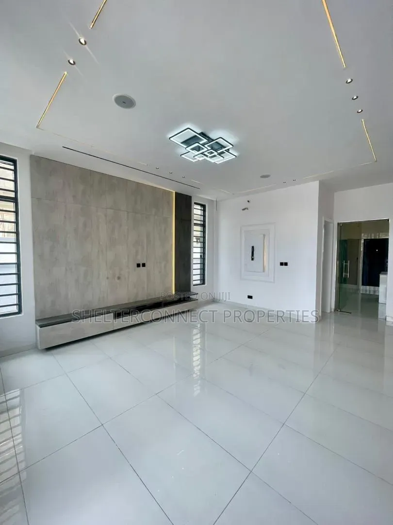 4bdrm Duplex in Ikota for sale