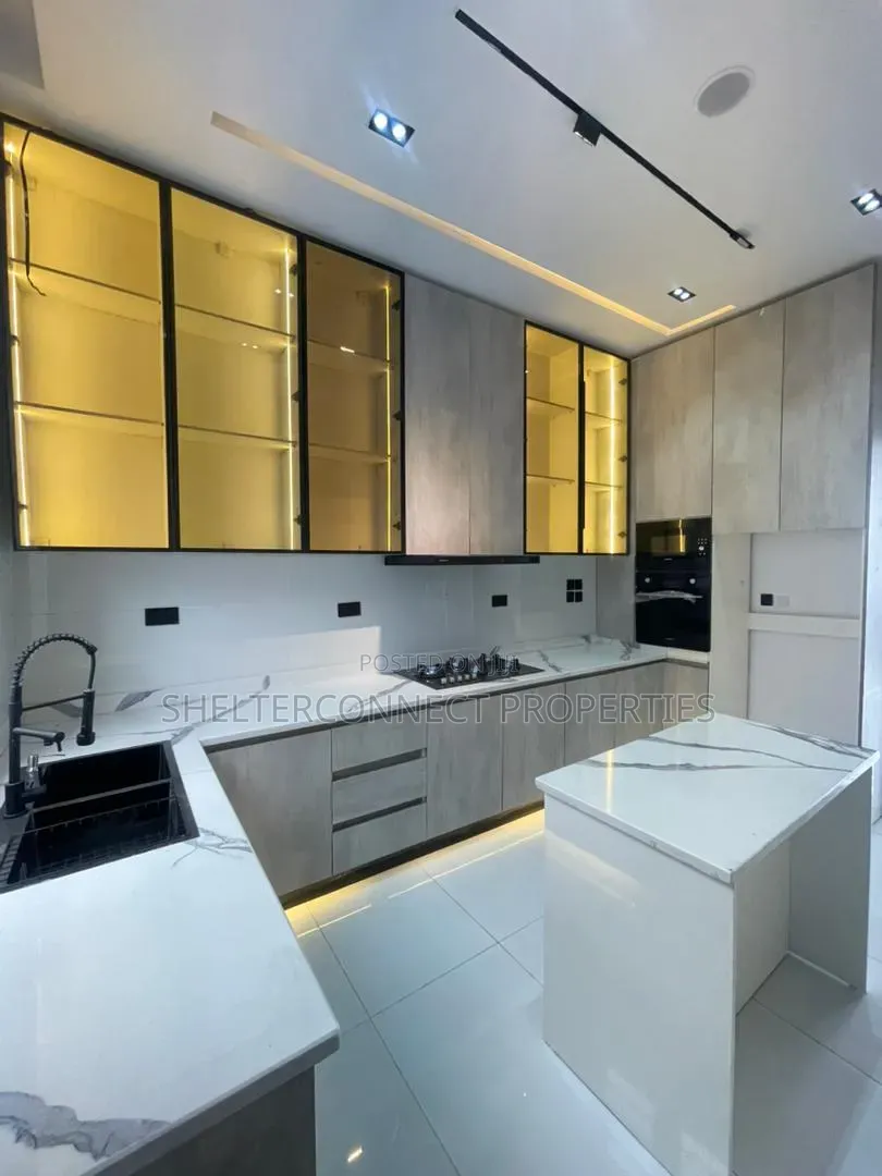 4bdrm Duplex in Ikota for sale