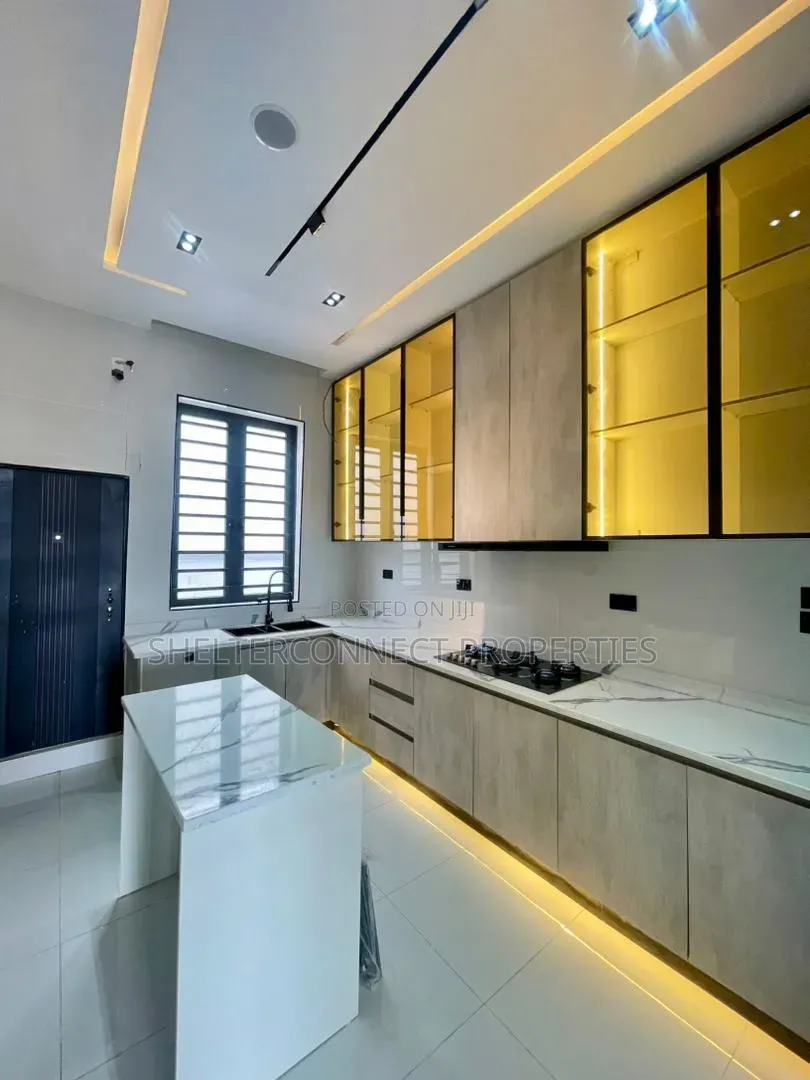 4bdrm Duplex in Ikota for sale