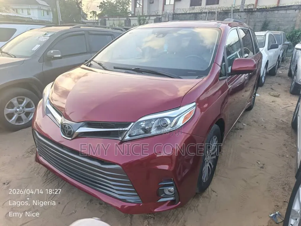 Toyota Sienna XLE AWD (3.5L 6cyl 8A) 2018 Red