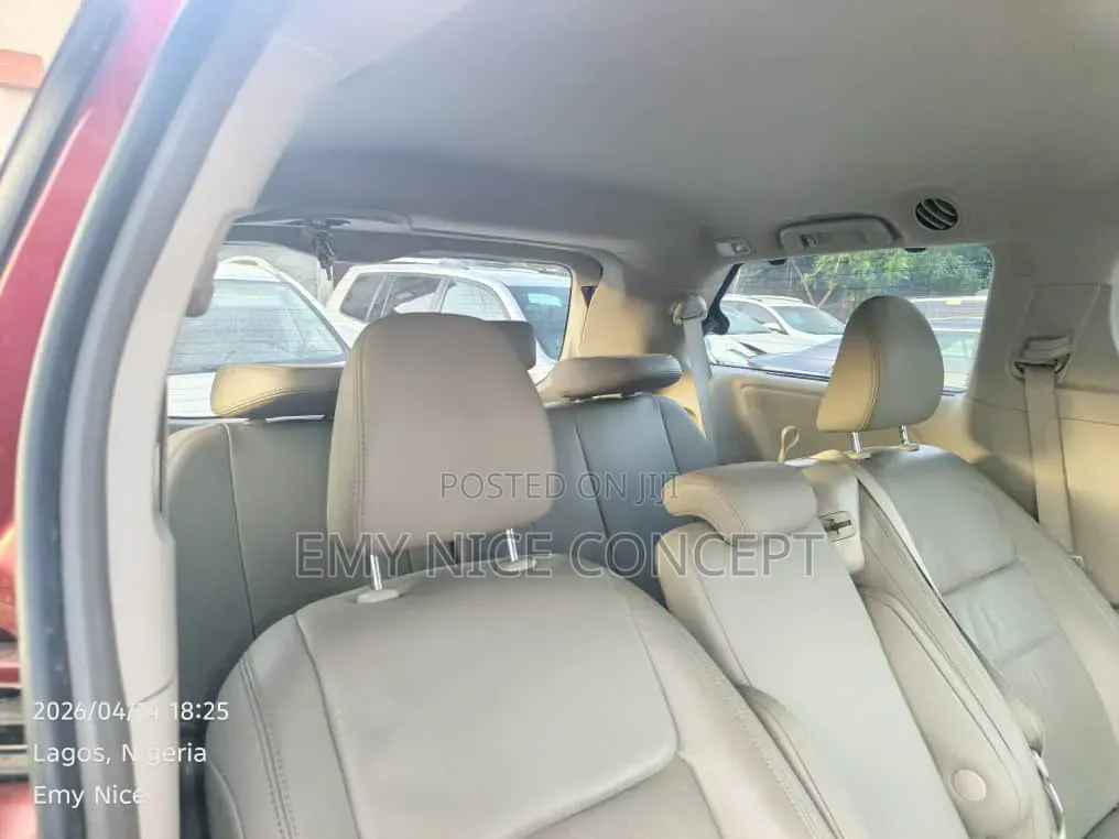 Toyota Sienna XLE AWD (3.5L 6cyl 8A) 2018 Red