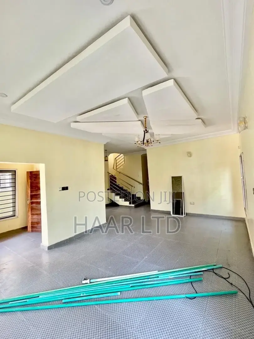 5bdrm Duplex in Ikota for rent
