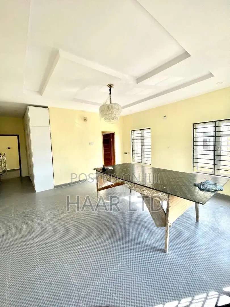 5bdrm Duplex in Ikota for rent