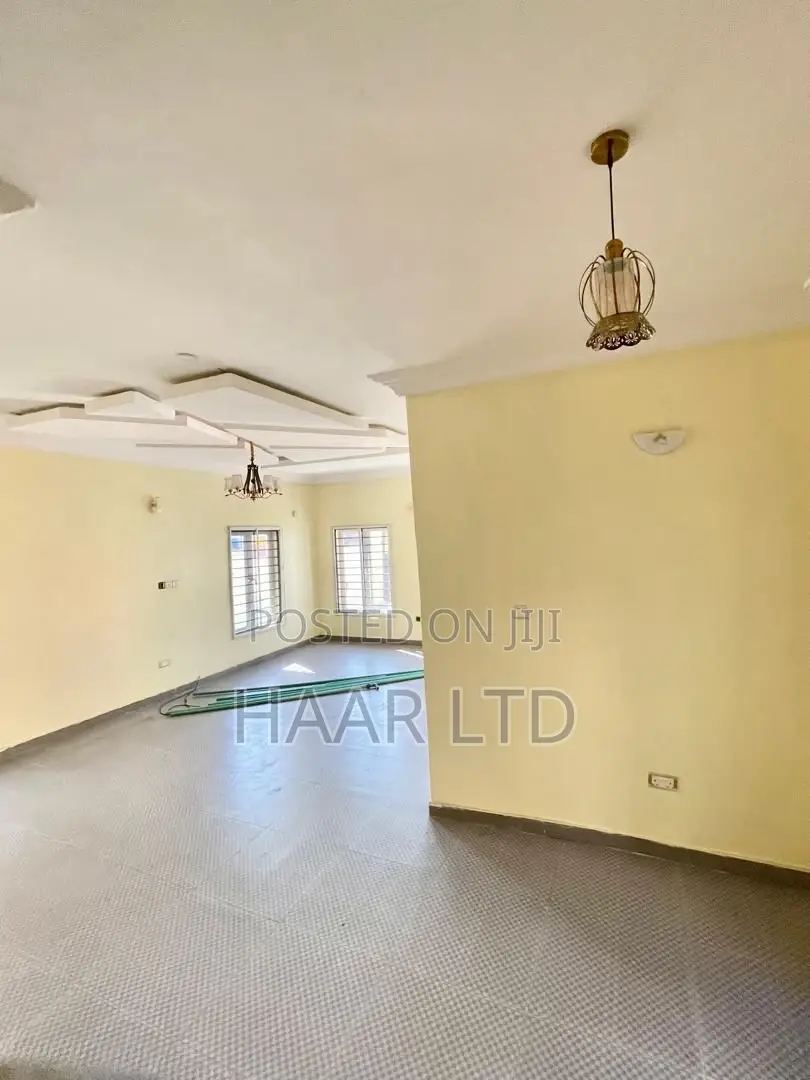 5bdrm Duplex in Ikota for rent
