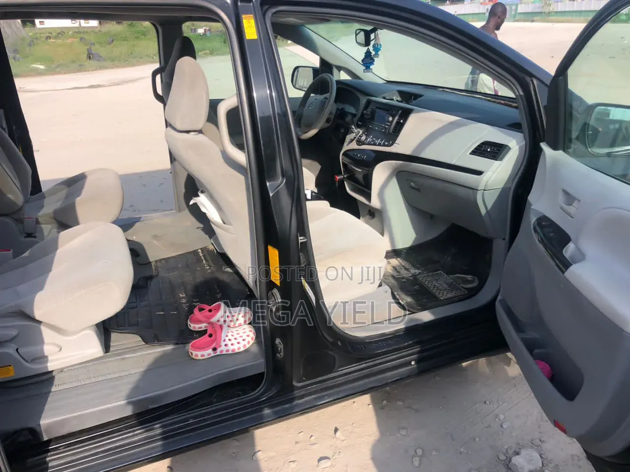 Toyota Sienna XLE AWD 7-Passenger 2013 Black