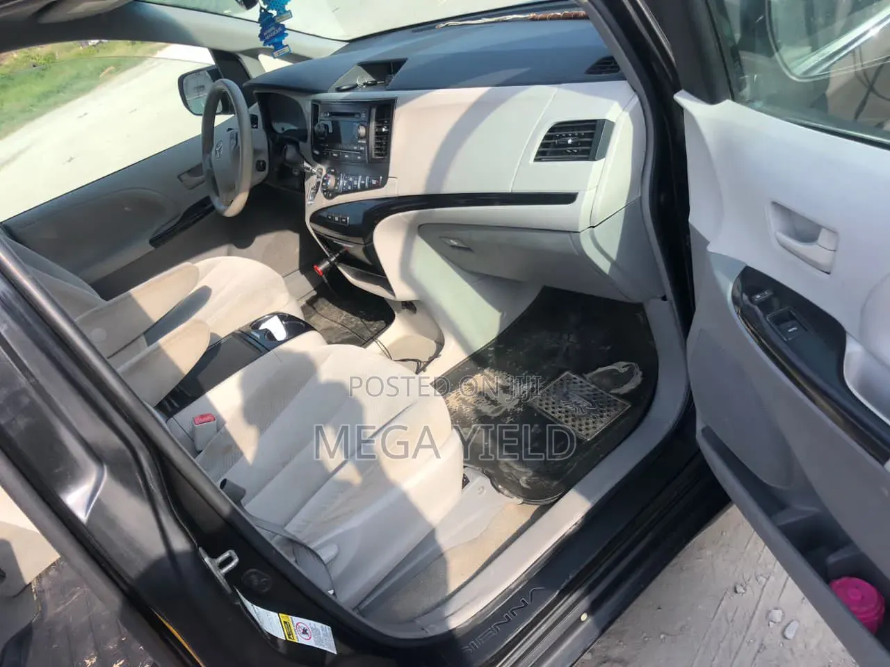 Toyota Sienna XLE AWD 7-Passenger 2013 Black
