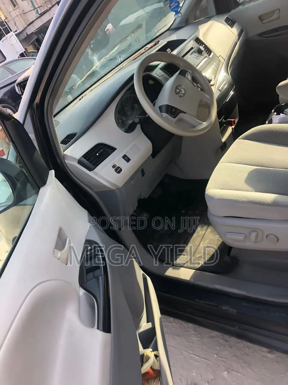 Toyota Sienna XLE AWD 7-Passenger 2013 Black