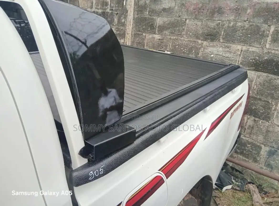 Manual Rolling Booth Cover for Toyota Hilux 2018 Available/($$.