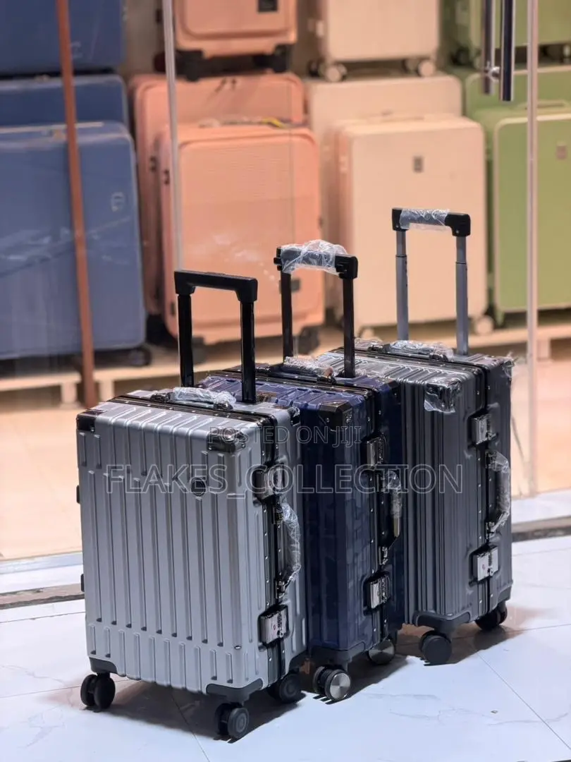 Cabin Size (20 Inches) Luggage Box