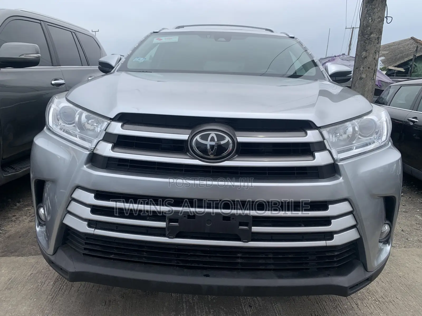 Toyota Highlander XLE 4x4 V6 (3.5L 6cyl 8A) 2018 Silver