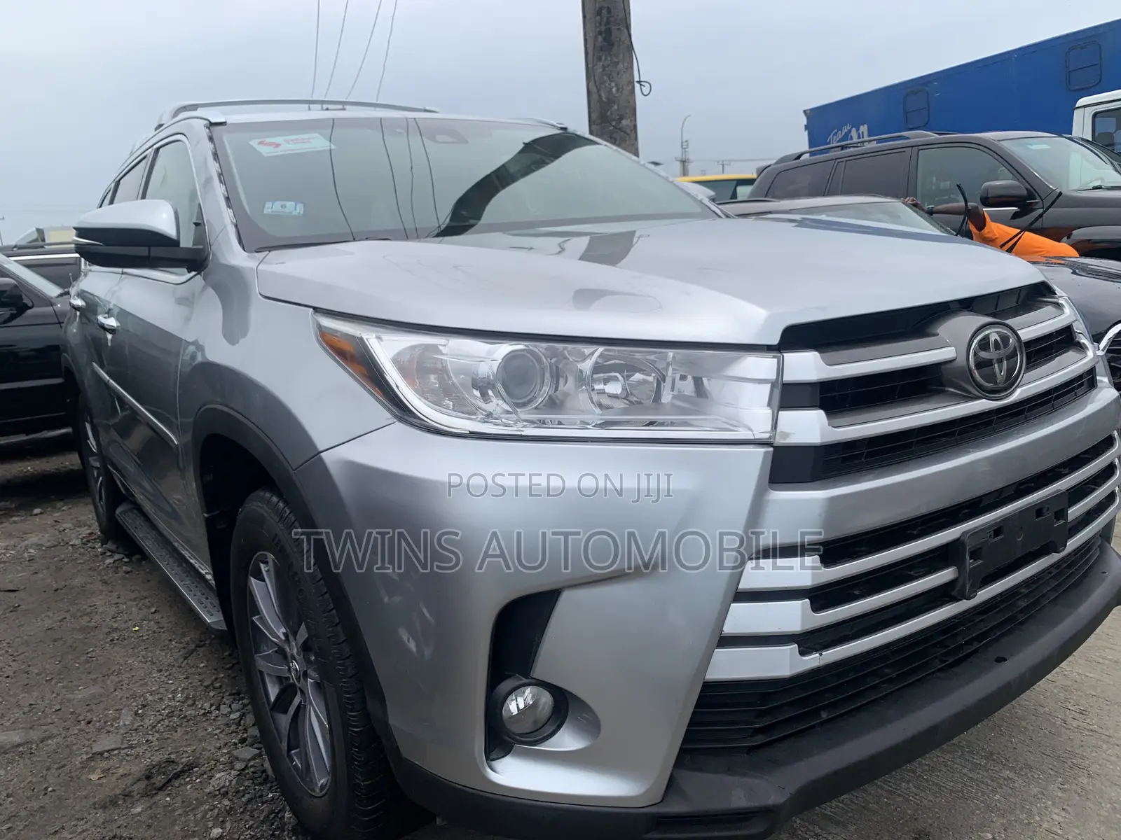 Toyota Highlander XLE 4x4 V6 (3.5L 6cyl 8A) 2018 Silver