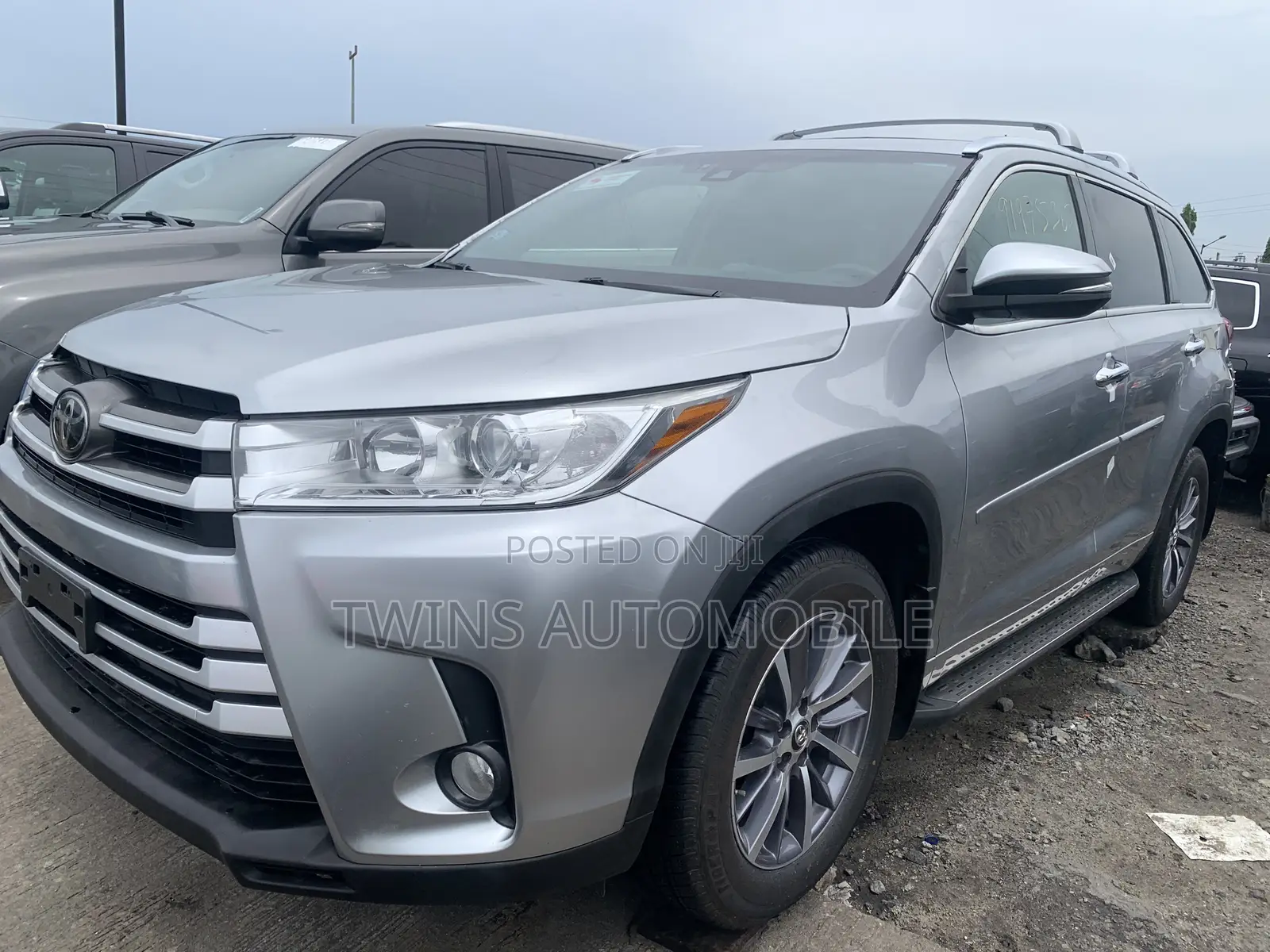 Toyota Highlander XLE 4x4 V6 (3.5L 6cyl 8A) 2018 Silver