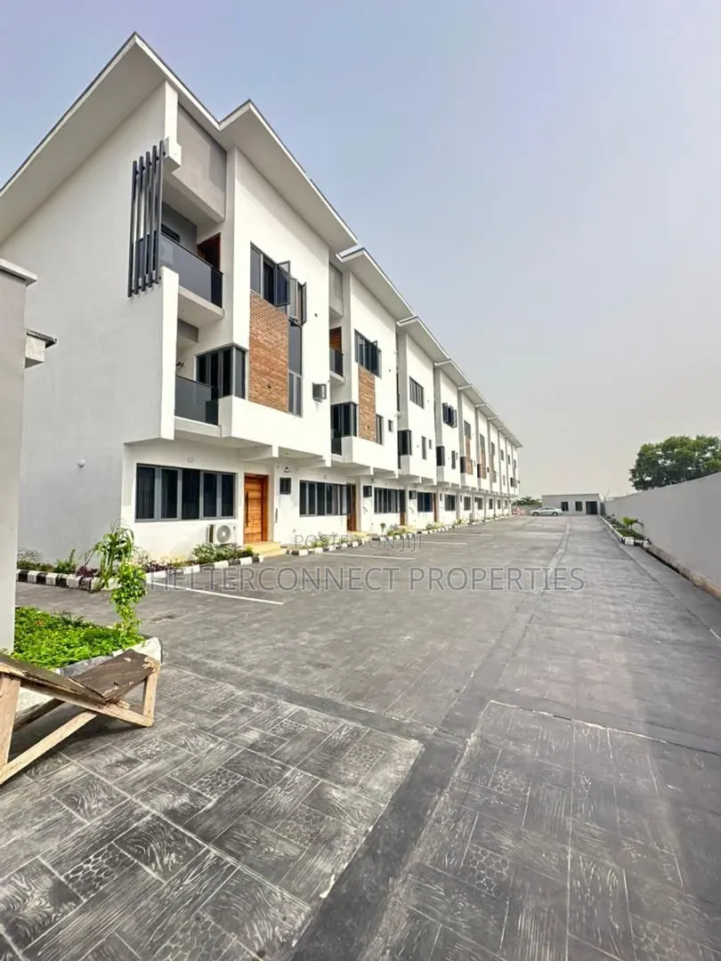 4bdrm Duplex in Lekki Phase 1 for rent