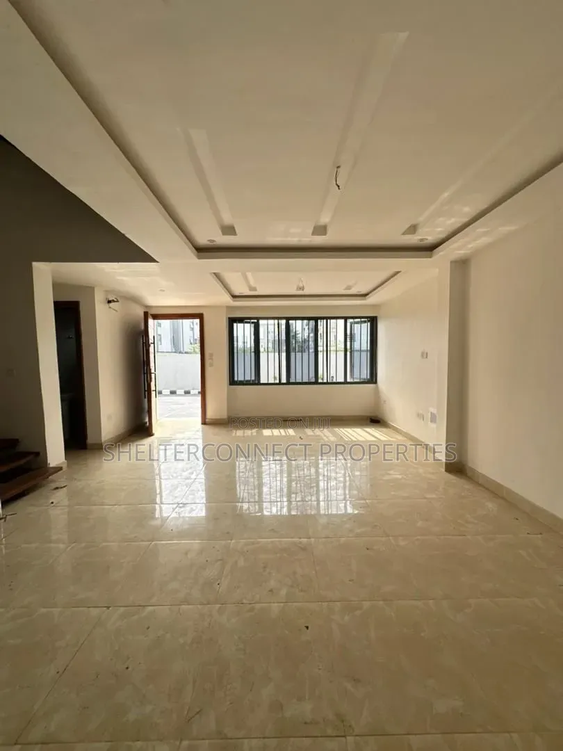 4bdrm Duplex in Lekki Phase 1 for rent