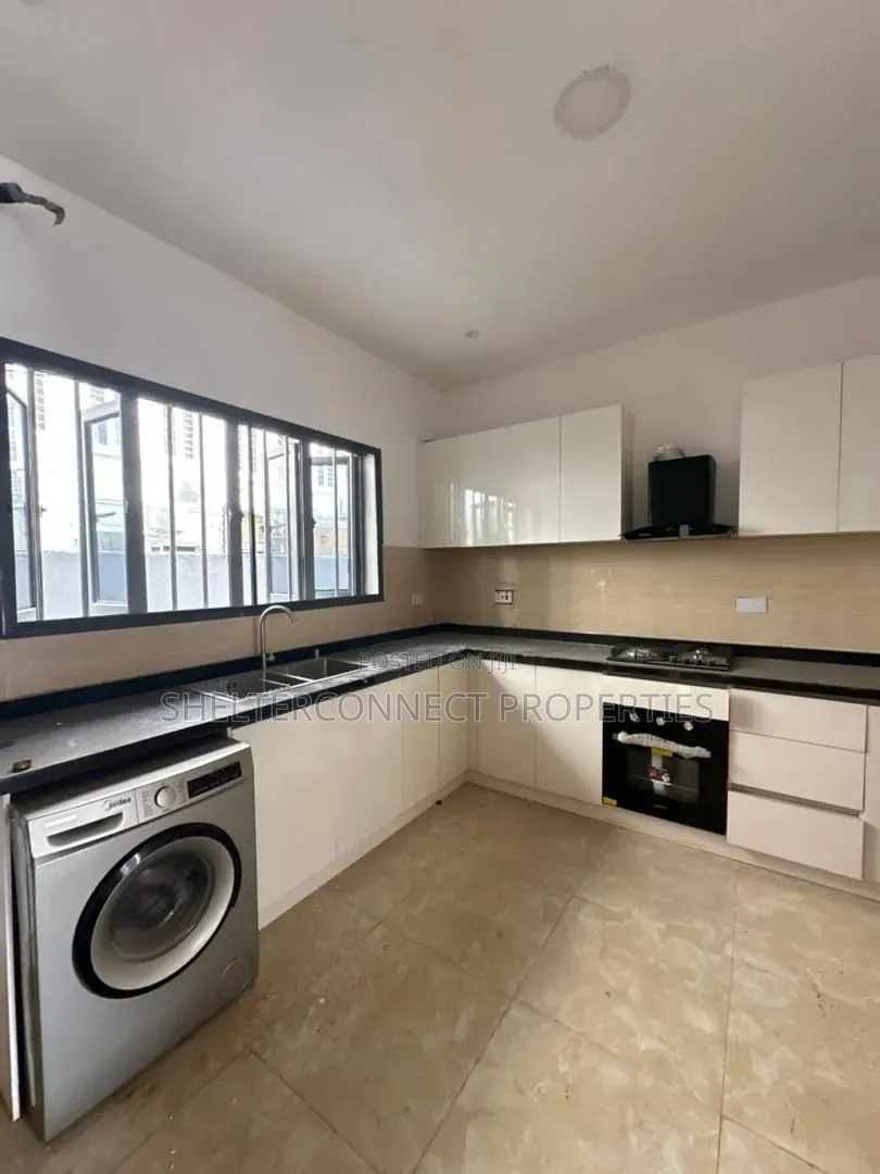 4bdrm Duplex in Lekki Phase 1 for rent
