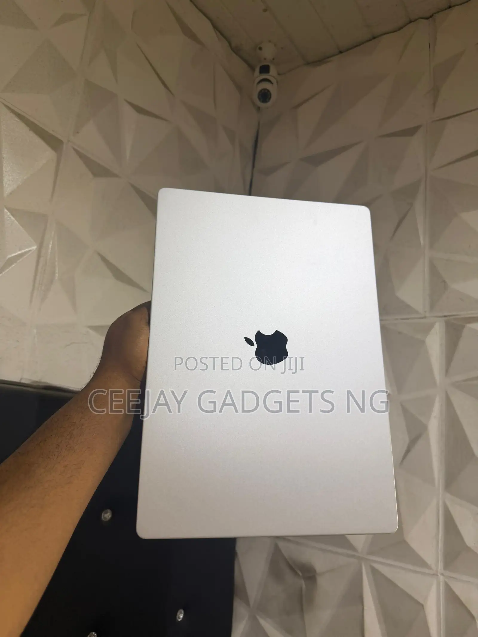 Apple MacBook Pro 2023 M3 Pro 16-inch 18GB Apple M3 Pro SSD 512GB