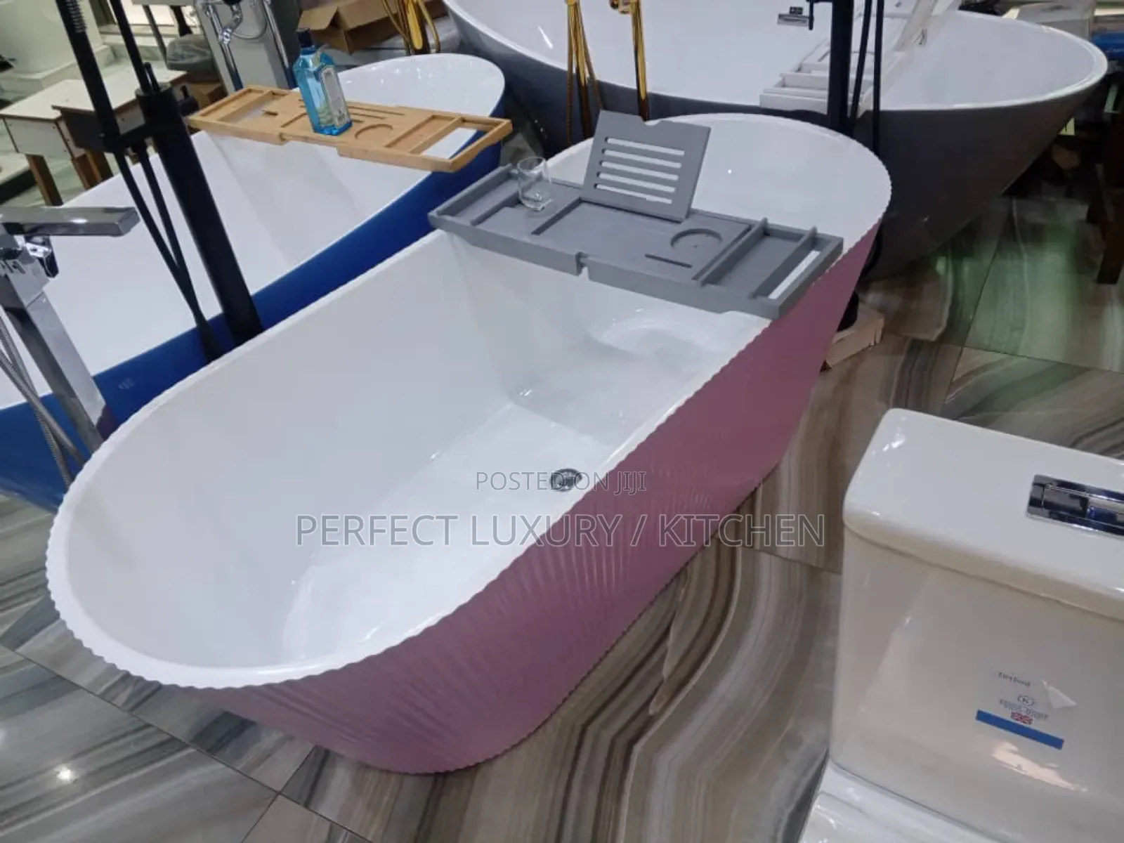 Quality Pink Color Acrylic Bathtub
