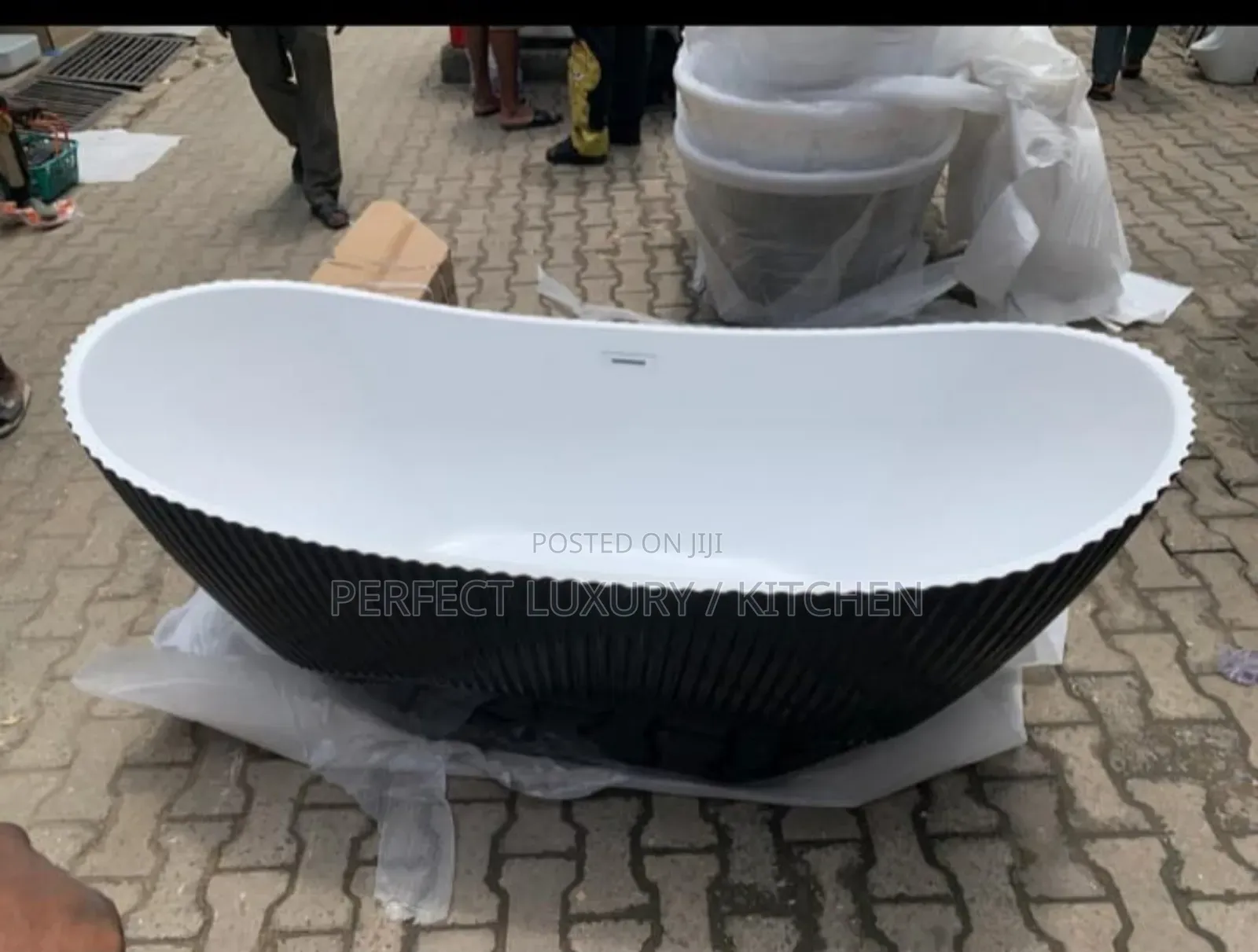Quality Black Colored Acrylic Bathtub