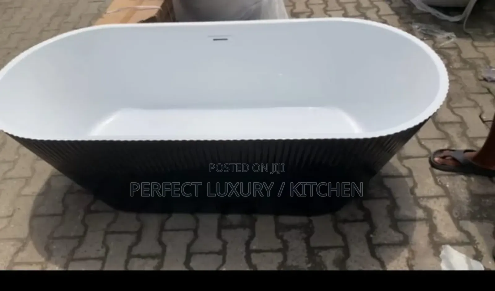 Quality Black Colored Acrylic Bathtub