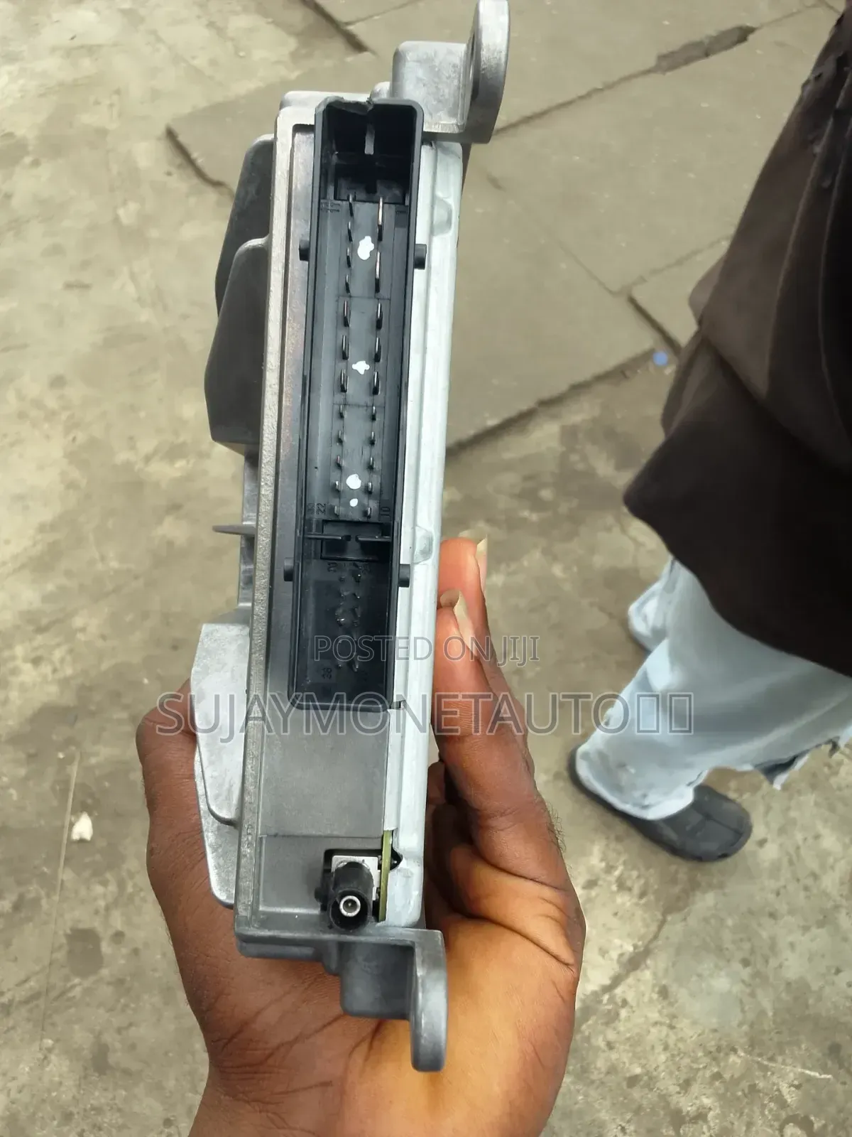 Mercedes-Benz Amplifier 213 E-Class