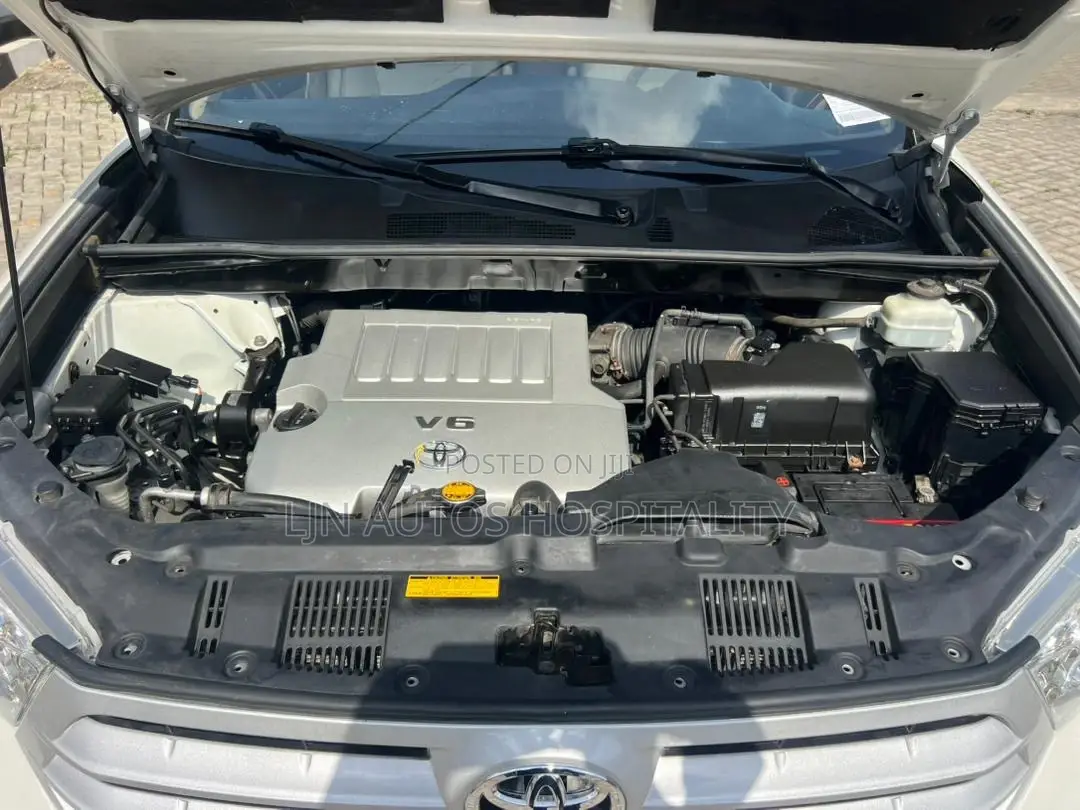 Toyota Highlander Limited 3.5l 4WD 2013 White