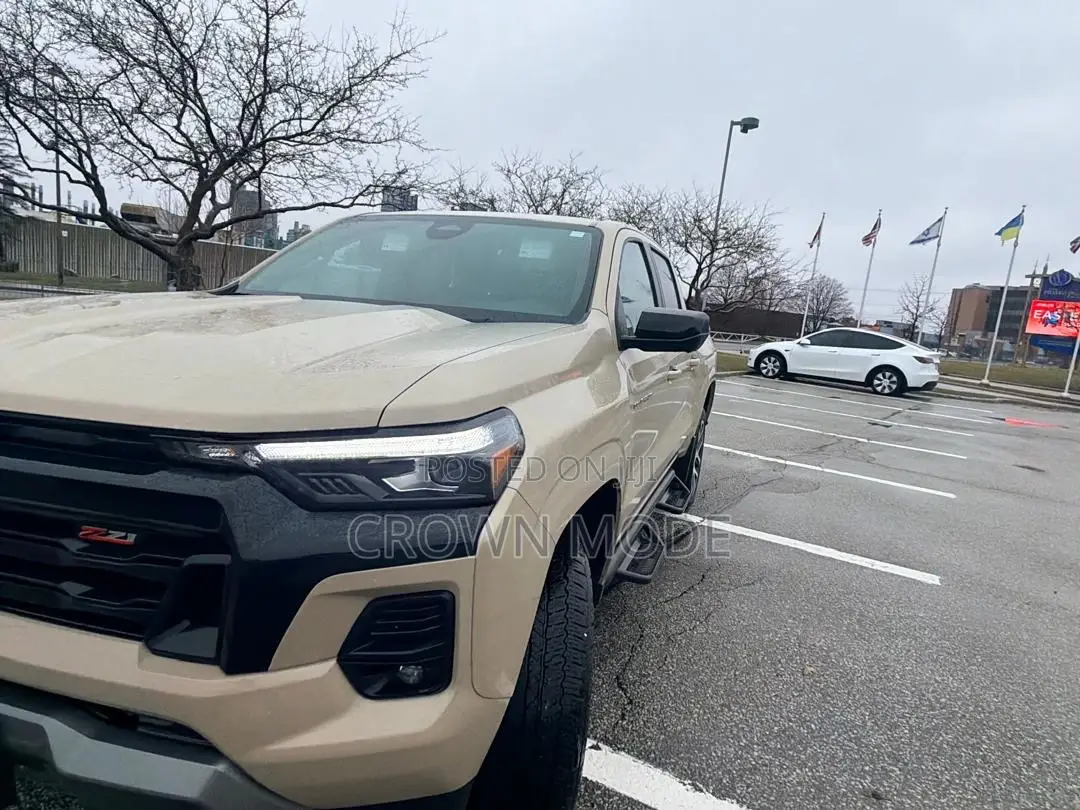 Chevrolet Colorado 2024 Beige