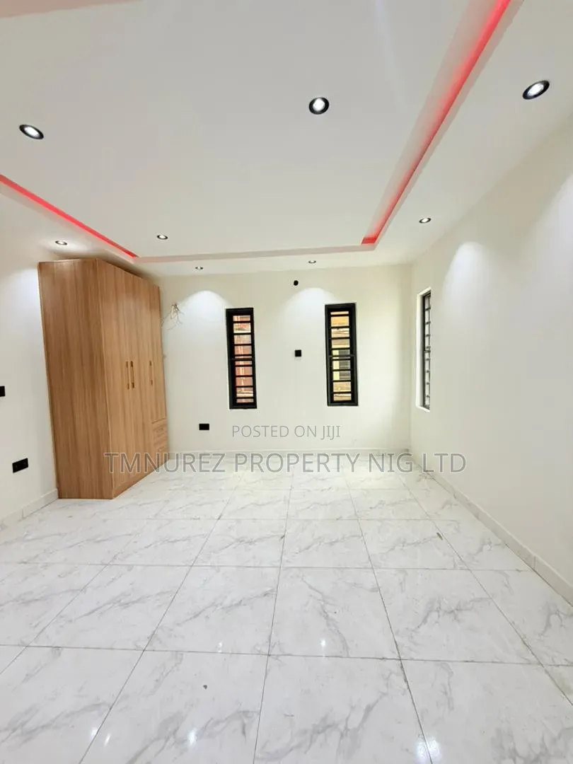 3bdrm Apartment in Gbagada Estate, Atunrase Medina for sale