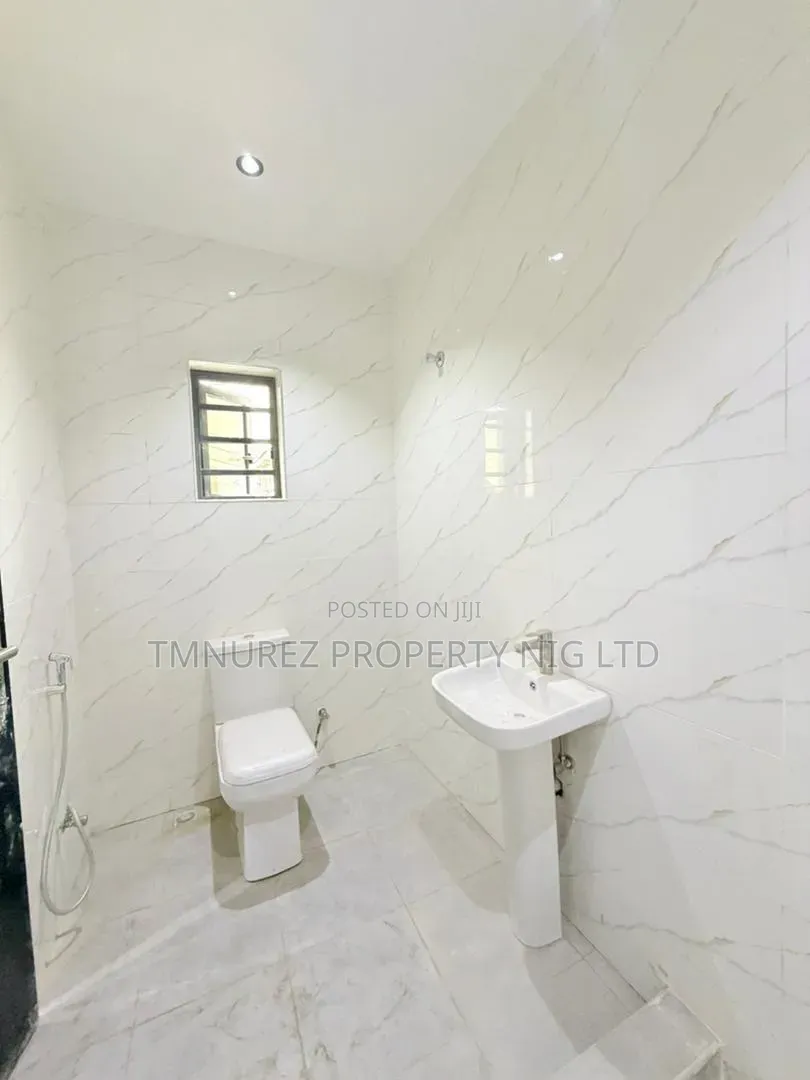 3bdrm Apartment in Gbagada Estate, Atunrase Medina for sale