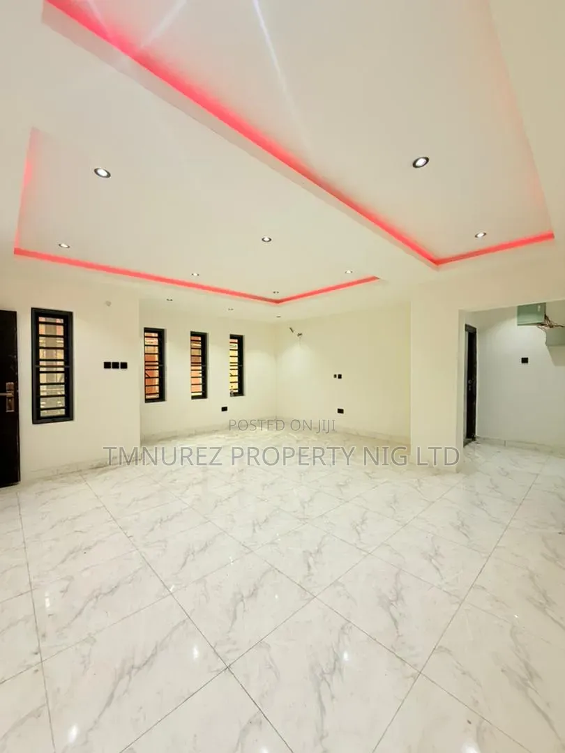 3bdrm Apartment in Gbagada Estate, Atunrase Medina for sale