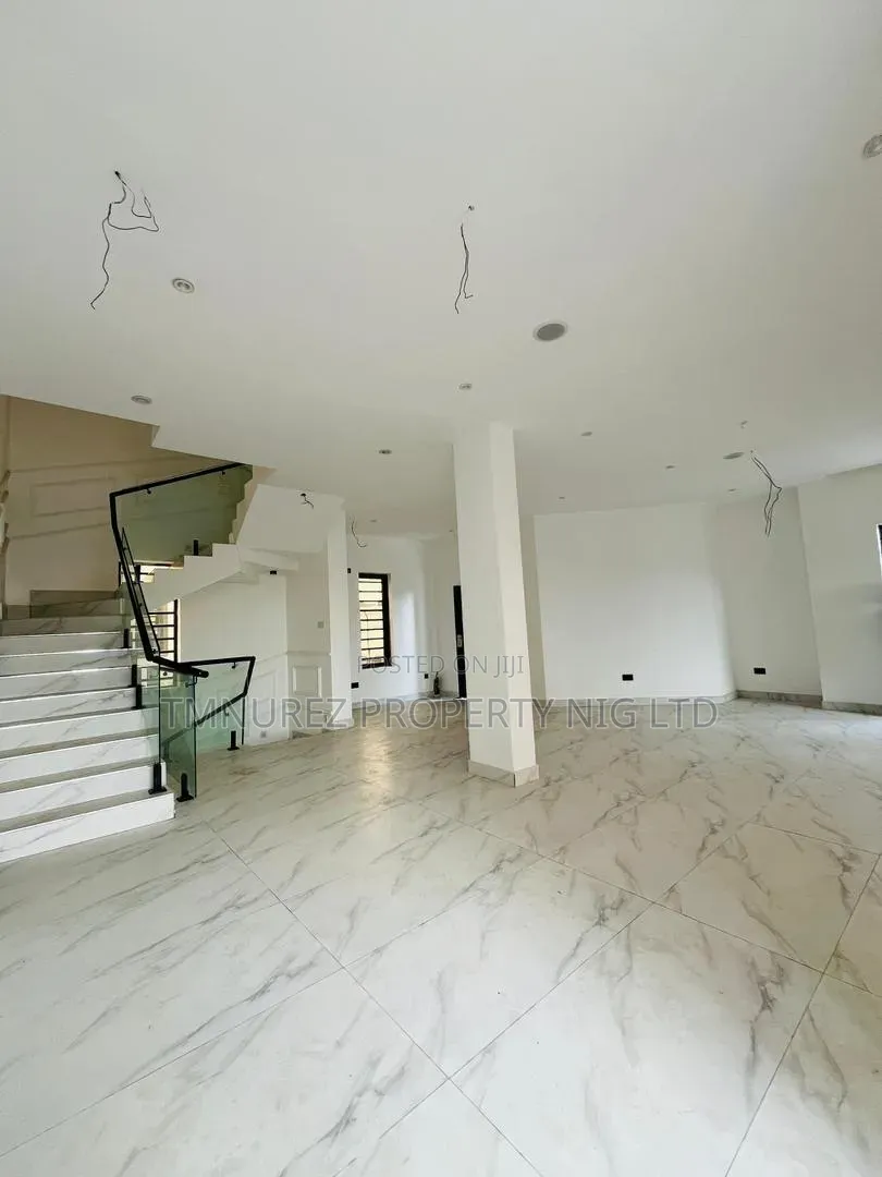 5bdrm Duplex in Omole for sale