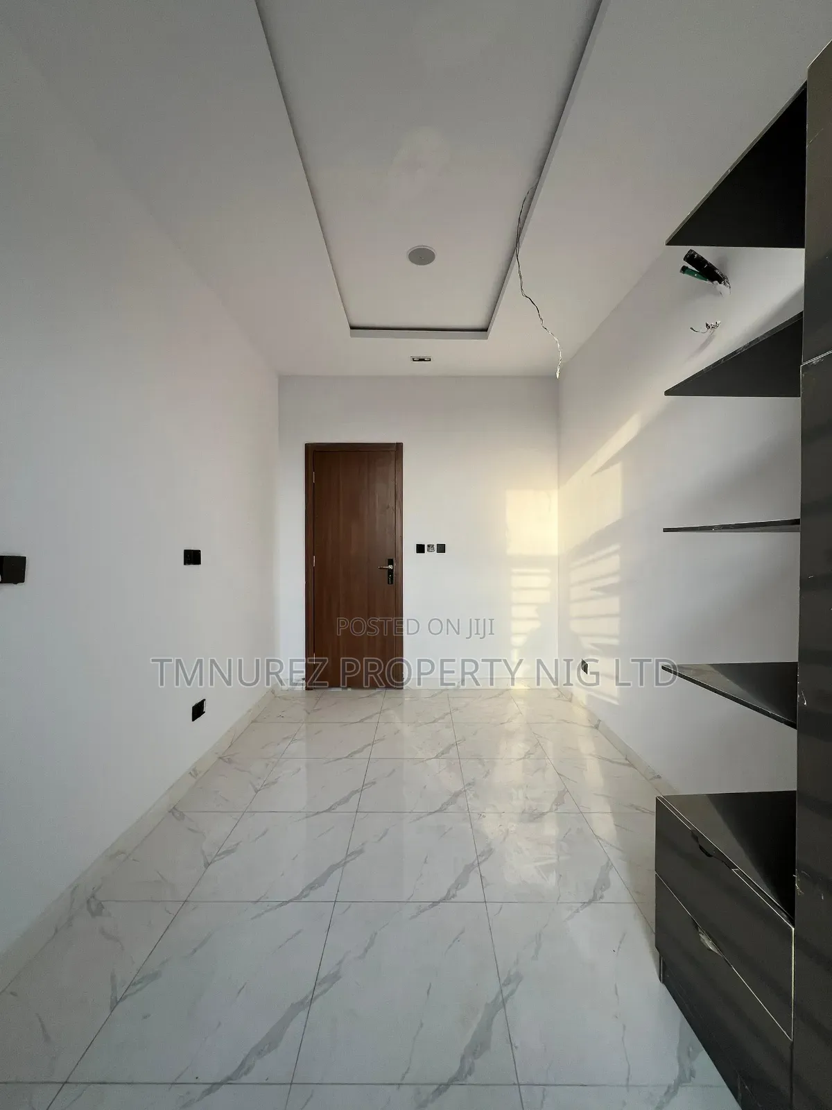 5bdrm Duplex in Omole for sale