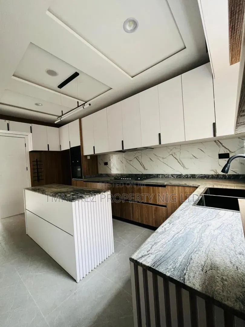 5bdrm Duplex in Omole for sale